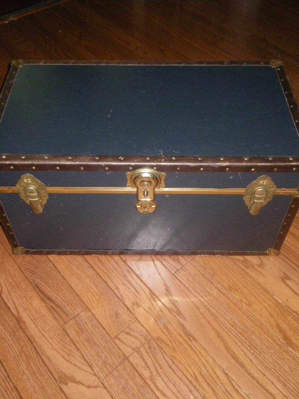 Vintage Classic Foot Locker Portable Storage Trunk Chest Military College Dorm